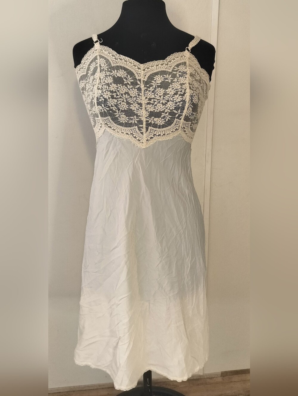 Lace Bodice Chemise Slip in Cream